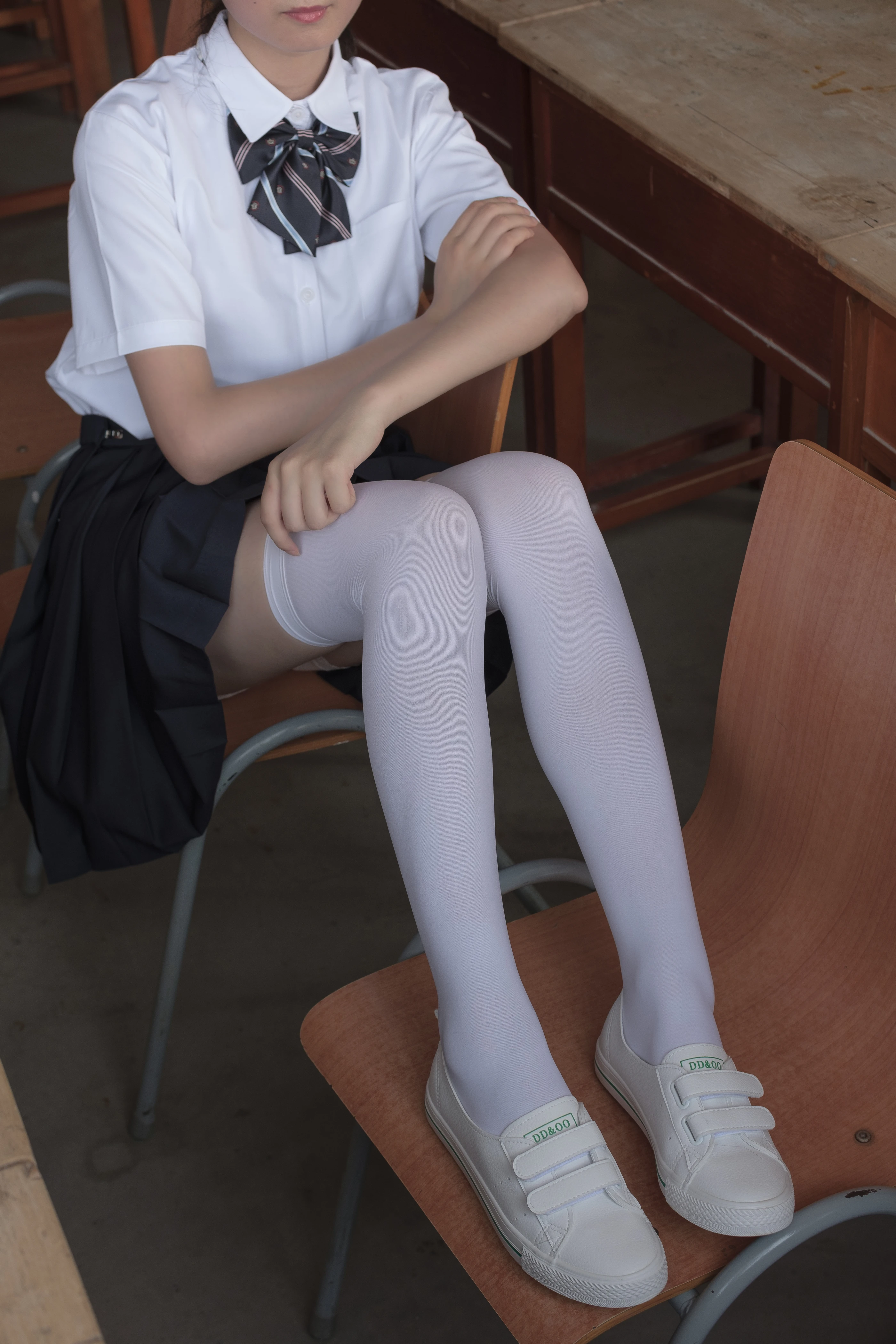 森萝财团 [BETA-022] 教室里的JK白丝少女 [66P]插图4